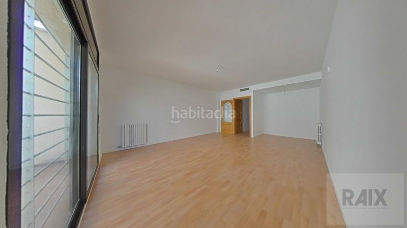 Foto 19f0f2da-a769-459d-a9e3-eb73cf40f0df. Casa amb calefacció aparcament a Centre Sabadell