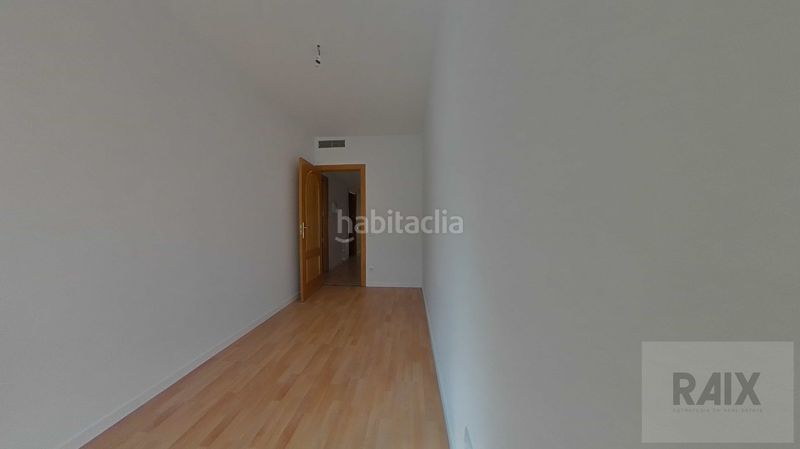 Foto 7b96a472-a0e4-461d-b7b8-e02e01c7ba06. Casa amb calefacció aparcament a Centre Sabadell