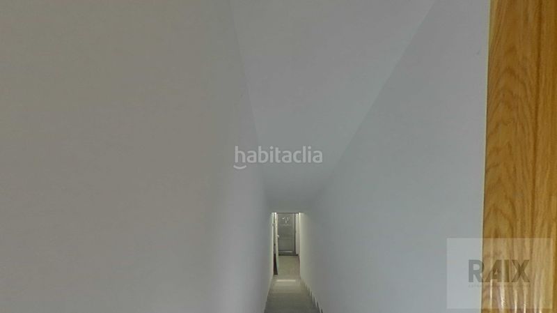 Foto b8f0f5fb-6e7c-4f54-b89c-25763b403bf3. Casa amb calefacció aparcament a Centre Sabadell