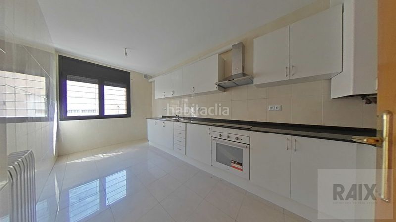 Foto c7b25c21-d5ce-4416-9636-0427bfae22a7. Casa amb calefacció aparcament a Centre Sabadell