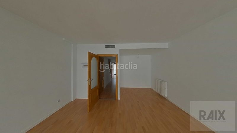 Foto eff6b5ab-5b34-4b91-a778-ca08e92846a0. Casa amb calefacció aparcament a Centre Sabadell