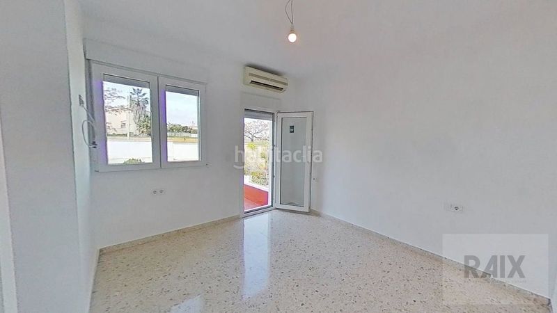 Foto ca8faf85-14a6-4590-96b9-d3d379b8350d. Haus mit parking in San García Algeciras