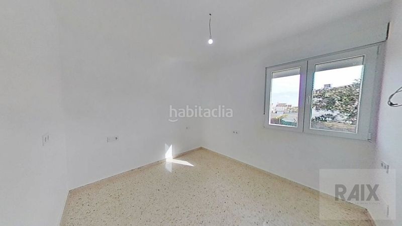 Foto f7f5428f-01c3-4d81-9319-e9b89e7ec012. Haus mit parking in San García Algeciras