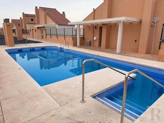 Appartement  Nuestra señora de las candelas. Piso de 82 m con 3 dormitorios, 2 baños, terraza, garaje y pisci