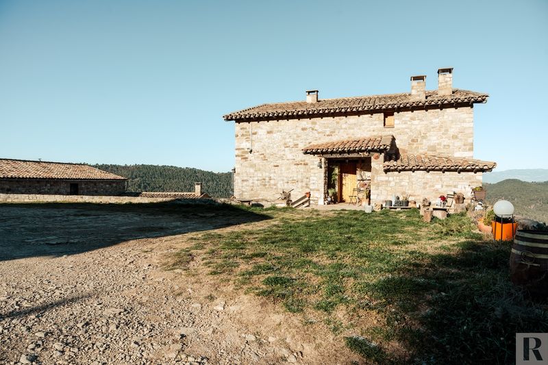 Foto 08fde651-c2a8-43b9-848b-1160a8a24749. Casa adossada amb calefacció aparcament a Moià