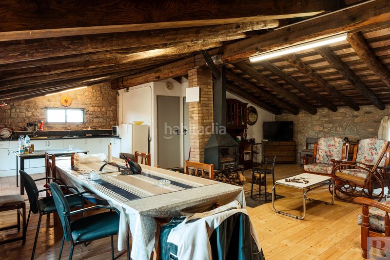 Foto b3216550-0661-4934-af1e-563286aa5e07. Casa adossada amb calefacció aparcament a Moià