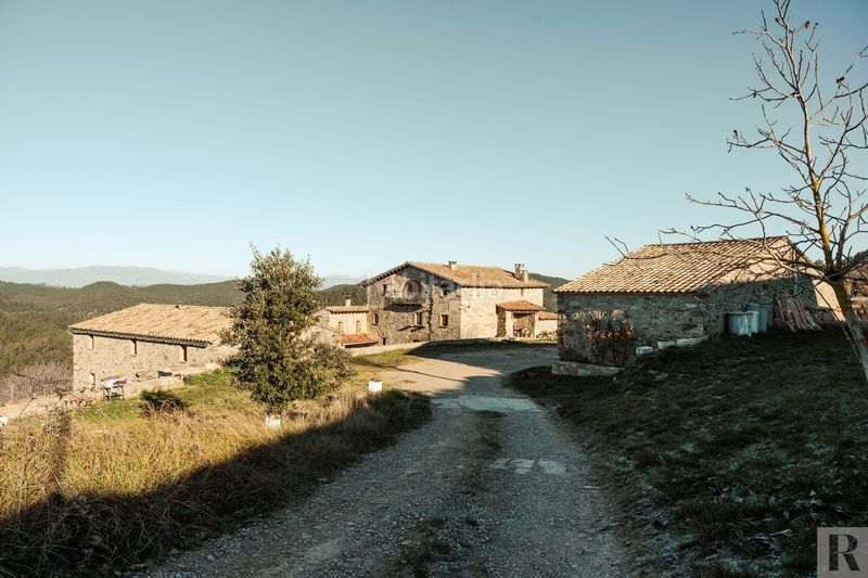 Foto cc296d88-ef95-4284-9008-b1ca91e69b28. Casa adossada amb calefacció aparcament a Moià