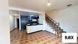 Casa adossada  Bda. moncayo. Casa en moncayo, 4 dormitorios, 2 baños, azotea con castillete y