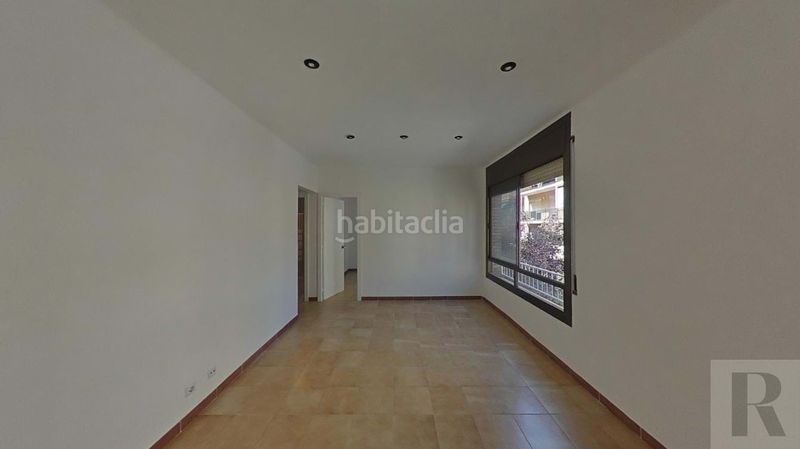 Foto eedd6369-eadb-4944-b6b9-9441b3a0de6b. Pis a Guinardó Barcelona