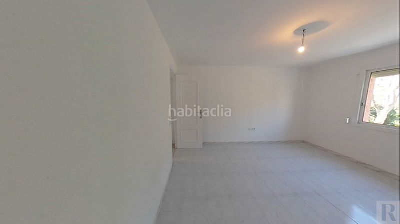 Foto 550ef2e4-6e64-4fe2-9549-4babe9aa9d5a. Pis a La Verneda - La Pau Barcelona