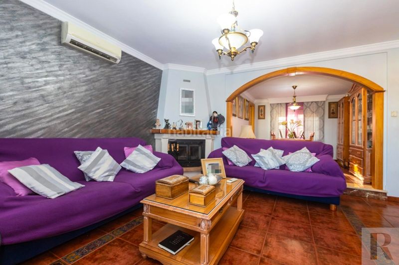 Foto 1350102c-97bb-4f5b-9746-d5200e1106e3. Chalet mit parking in Jardines de Alhaurín-Huerta Alta-Fuensanguínea Alhaurín de la Torre