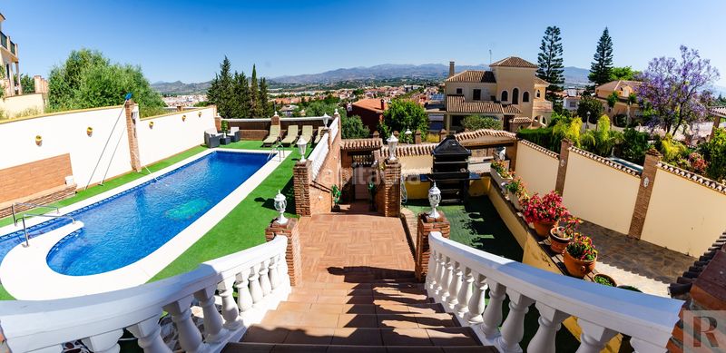 Foto 9837086d-bee6-473e-b74f-208391a339cc. Chalet mit parking in Jardines de Alhaurín-Huerta Alta-Fuensanguínea Alhaurín de la Torre