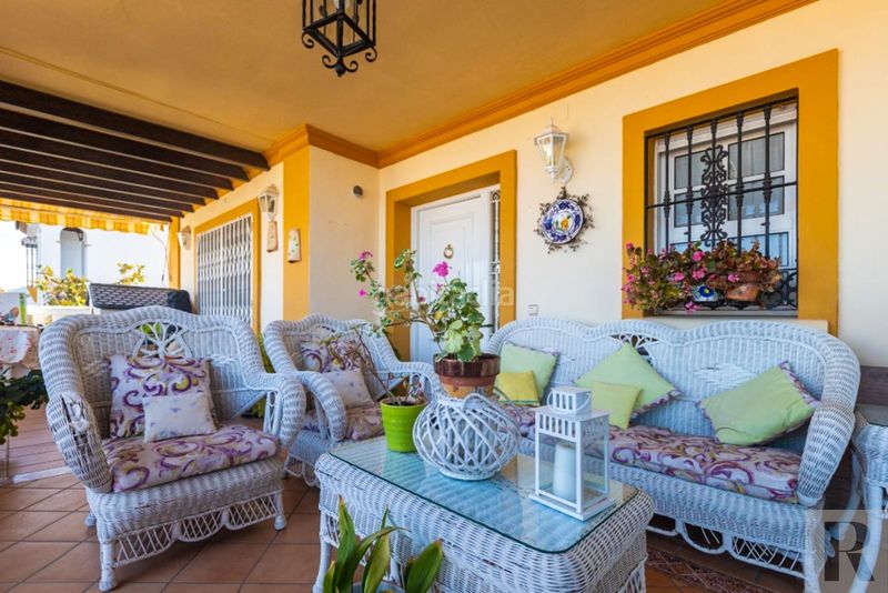 Foto c6c79282-d4ba-4e10-af12-2c65418fa280. Chalet mit parking in Jardines de Alhaurín-Huerta Alta-Fuensanguínea Alhaurín de la Torre