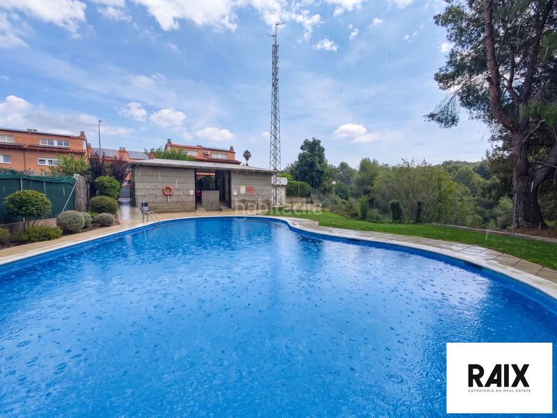 Foto 0fdfceb6-5e30-44da-a4b8-ffa5d15982f0. Reihenhaus mit heizung parking pool in Viladecavalls
