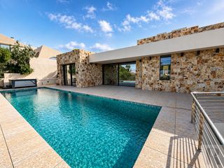 Casa  Argentina. Elviria, marbella este. esta espectacular propiedad ofrece 5 dor