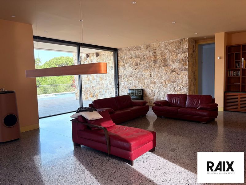Foto 10939a2d-994a-4f85-9236-488ced557e6e. Casa amb aparcament a Elviria Marbella