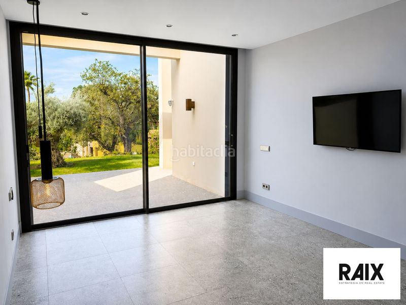 Foto 8a56002e-e691-4cef-bc6e-794ebb53569c. Casa amb aparcament a Elviria Marbella