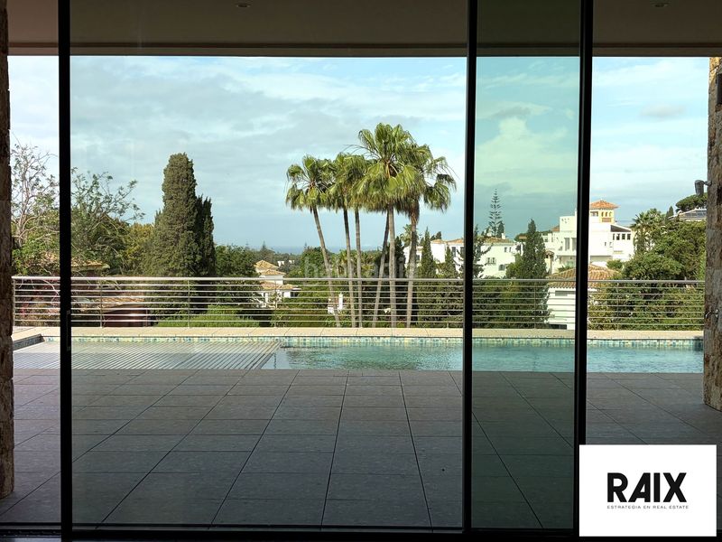 Foto 8ae3c5cc-5670-4da8-ac87-ff9e9496e65c. Casa amb aparcament a Elviria Marbella