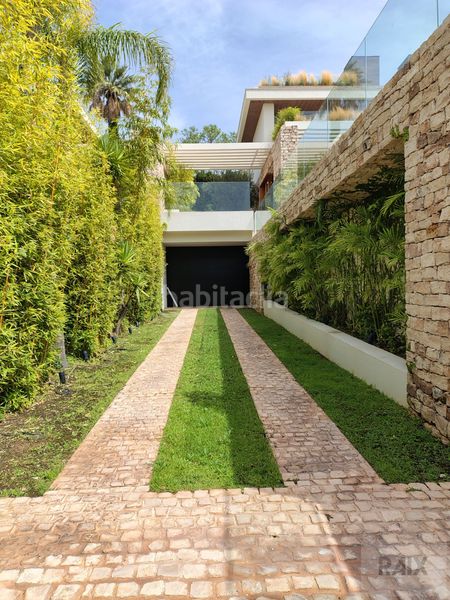 Foto 991b2e96-1330-4d26-997b-419e7f0fee1d. Casa amb calefacció aparcament piscina a Nueva Andalucía centro Marbella