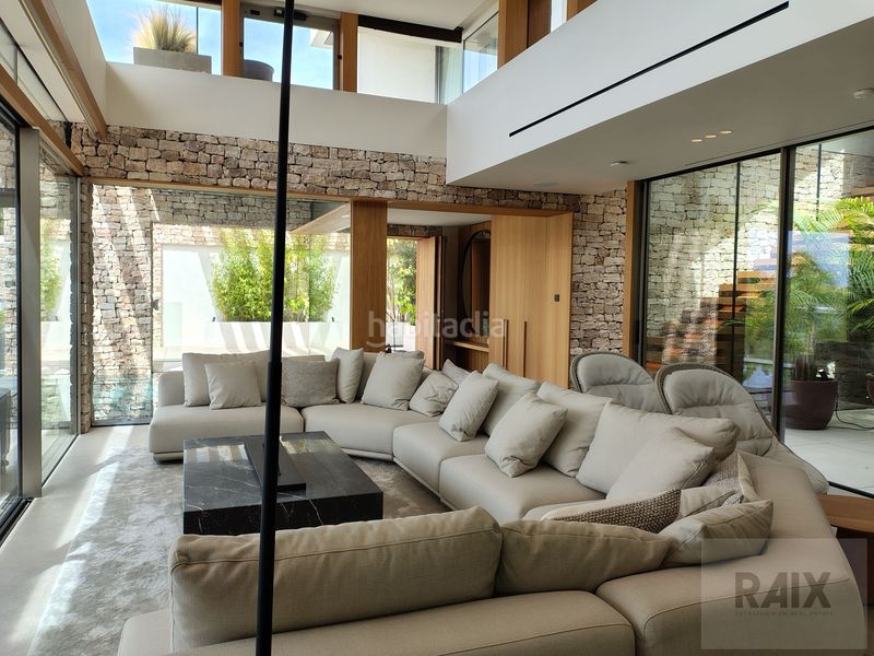 Foto f4f8d0af-dfb5-49d6-acc3-6e7bd5d87f76. Casa amb calefacció aparcament piscina a Nueva Andalucía centro Marbella
