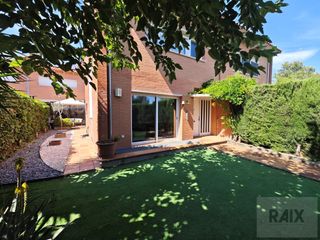 Semi detached house  N/a
