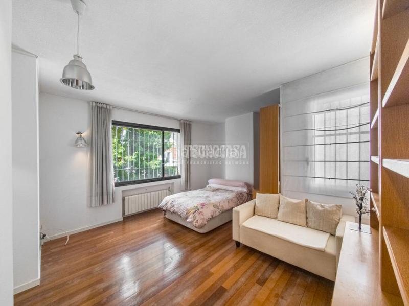 Foto 021057b4-a5fb-4738-96b4-fed9ae991192. Casa pareada casa en venta en Peñagrande Madrid