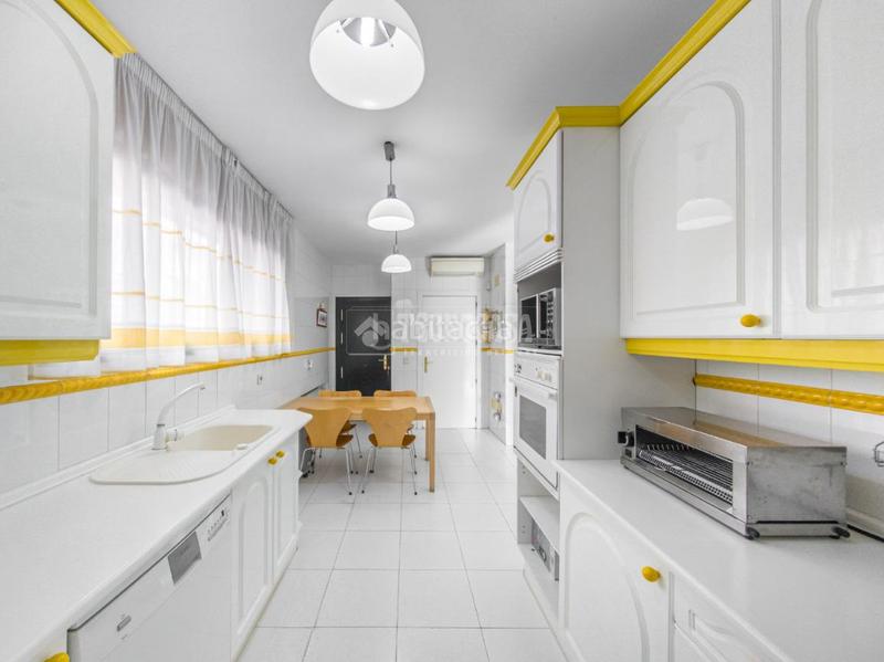Foto 9730f0b2-e28d-47f3-8c33-38e370d5bfc2. Casa pareada casa en venta en Peñagrande Madrid