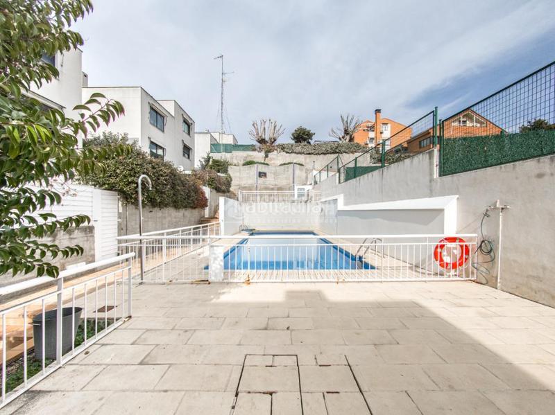Foto b38bf1bb-f122-4e95-b2f0-625d905b7d52. Casa pareada casa en venta en Peñagrande Madrid