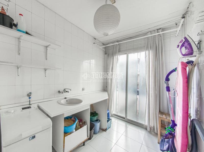Foto b5610b3d-c677-43ab-af8e-e1b2aa65f7fa. Casa pareada casa en venta en Peñagrande Madrid