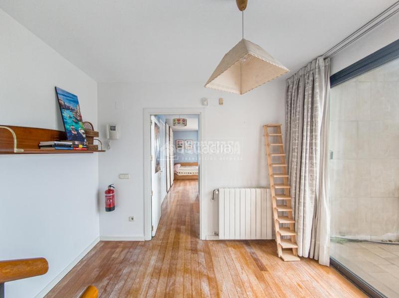 Foto c2425c13-5019-49bd-96f5-c8fb53f7d4ce. Casa pareada casa en venta en Peñagrande Madrid