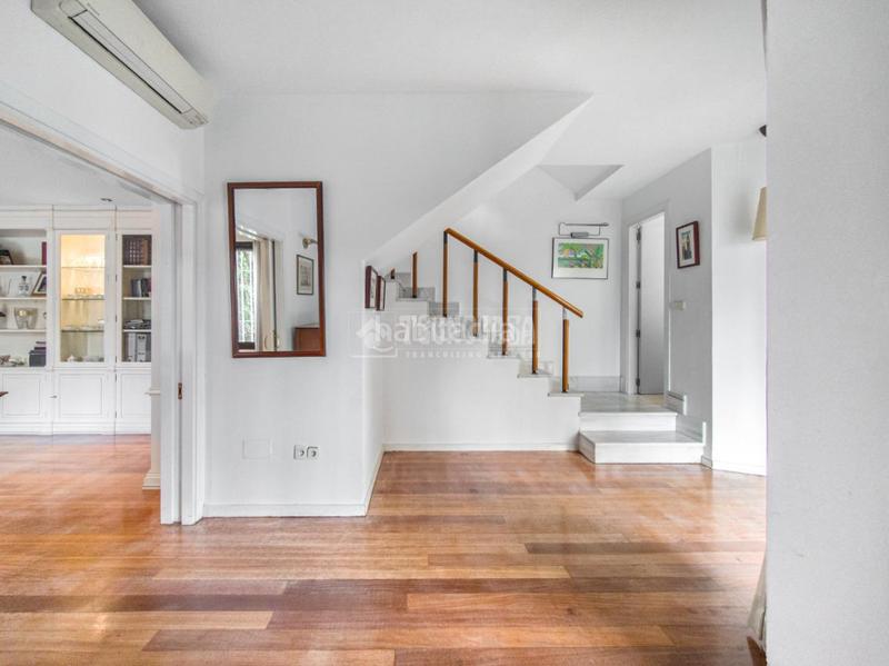 Foto e69edf59-fe99-48fb-a5c9-647b01f3b908. Casa pareada casa en venta en Peñagrande Madrid