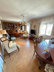 Etagenwohnung in Moscardó. Piso en venta en madrid
