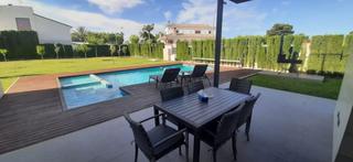 Xalet a Santiago de La Ribera. Elegancia y privacidad villa de lujo en la ribera  san javier
