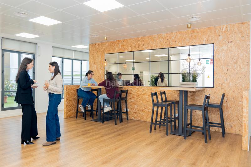 Foto 9079fca8-4cc4-4ff5-8afc-043857e2af0f. Lloguer oficina a calle del limonero 22 a Castillejos-Cuzco Madrid