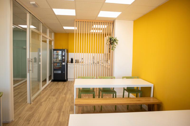 Foto 418f9b11-15de-4742-9a47-225c76861f45. Location bureau dans calle de orense 70 dans Castillejos-Cuzco Madrid