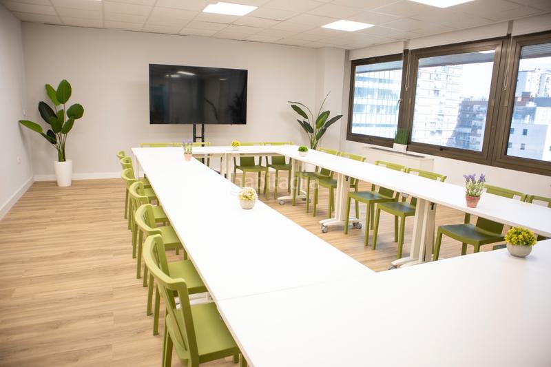 Foto 505c6fbd-e786-4f54-a12b-fb7425ca8579. Location bureau dans calle de orense 70 dans Castillejos-Cuzco Madrid