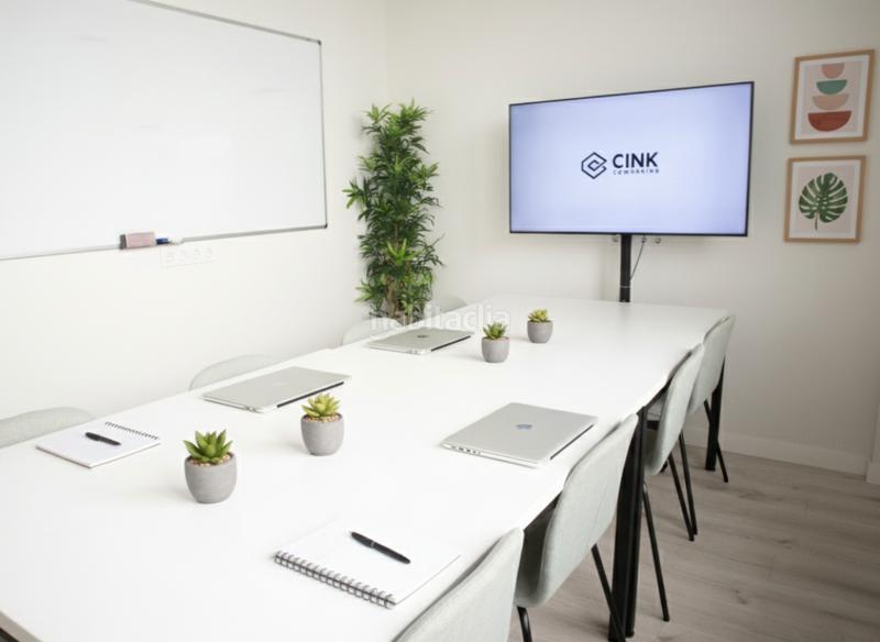 Foto b752560a-4e88-4b8e-be21-0c56ead14475. Alquiler oficina en calle sófora 15 oficina privada en plaza de castila en Madrid