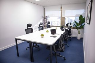 Miete Büro in Calle de orense 70. Despacho privado con luz natural en zona azca-castellana