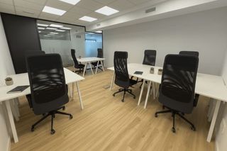 Rent Office space in Calle de la condesa de venadito 1. Despacho privado todo incluido en arturo soria - ciudad lineal