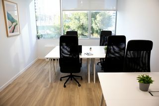 Rent Office space in Avenida de manoteras 24. Oficina privada en madrid norte | 1–6 puestos | todo incluido |