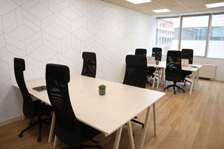 Rent Office space in Avenida de manoteras 24. Oficina privada para 8 personas en manoteras sin permanencia y e