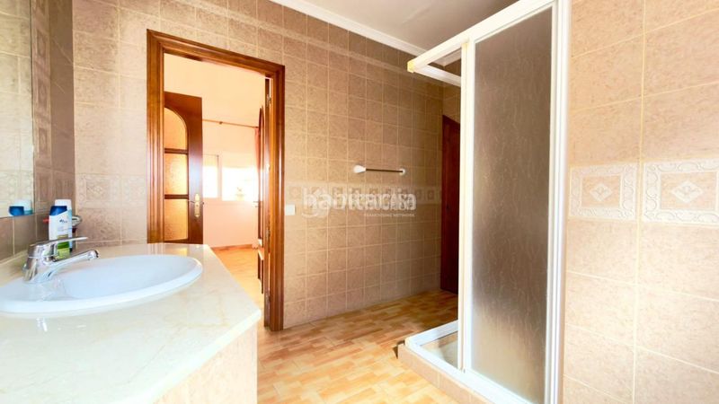 Foto 9105b204-74d9-46d3-ac0f-9fd74dae36c7. Casa amb aparcament a San Enrique-Guadiaro-Pueblo Nuevo Sotogrande