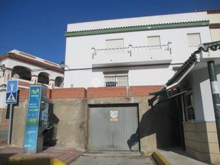 Maison jumelée à Taraguilla-Estación. Casa en venta en san roque