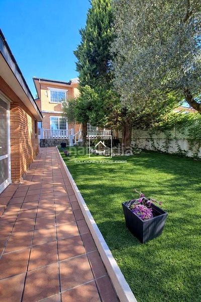 Foto 5bef98d6-d6e4-485a-b91c-84c0446376d8. Casa amb piscina a Urbanizaciones Rivas - Vaciamadrid