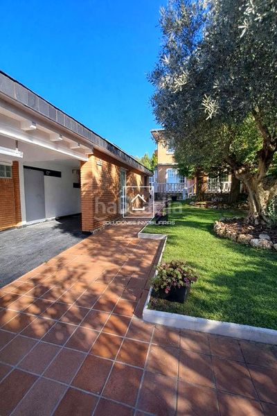 Foto 69a76cc9-8f46-4341-bd96-ac42f75e2358. Casa amb piscina a Urbanizaciones Rivas - Vaciamadrid