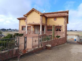 Maison  De los lirios. Chalet colmenal de oreja