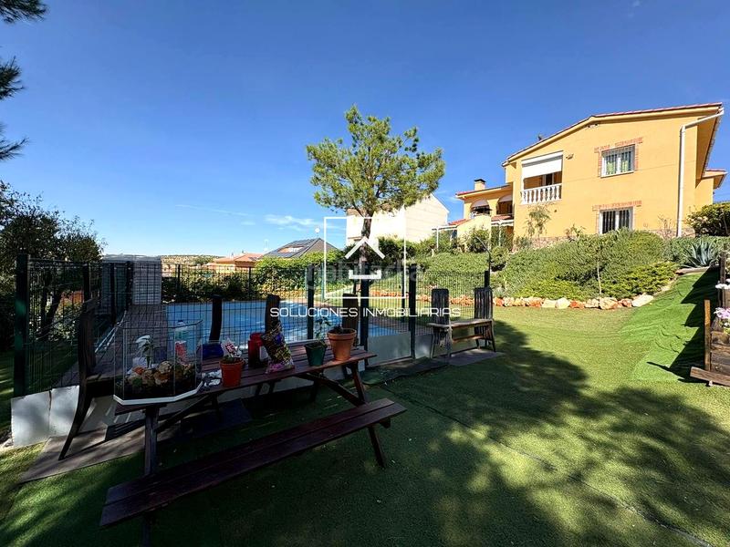 Foto 16f6eb5e-7008-4036-a109-732029e63078. Casa amb piscina a Colmenar de Oreja