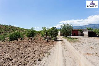 Country house in Cádiar. Finca de más de 25 hectáreas con almendros ecológicos y cortijo