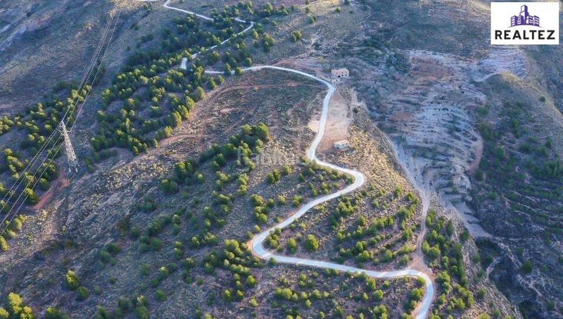 Foto 7c9f66dd-71eb-42e5-aac8-71872fe33576. Finca rústica finca en venta con una nave construida y cultivo de almendros en producción. en Alcolea
