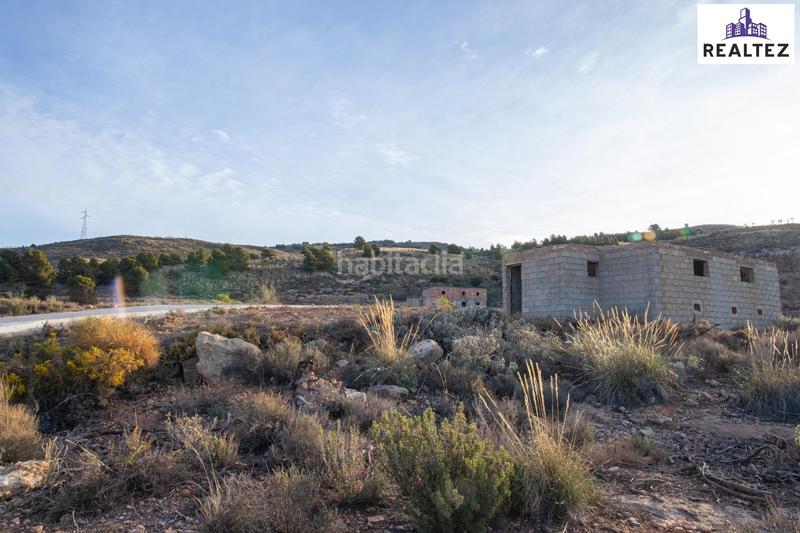 Foto cbee4ef4-e027-4d08-b4d3-2c3f43feaf2e. Finca rústica finca en venta con una nave construida y cultivo de almendros en producción. en Alcolea